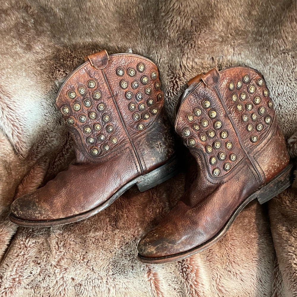 Frye Wyatt women’s leather studded bootie